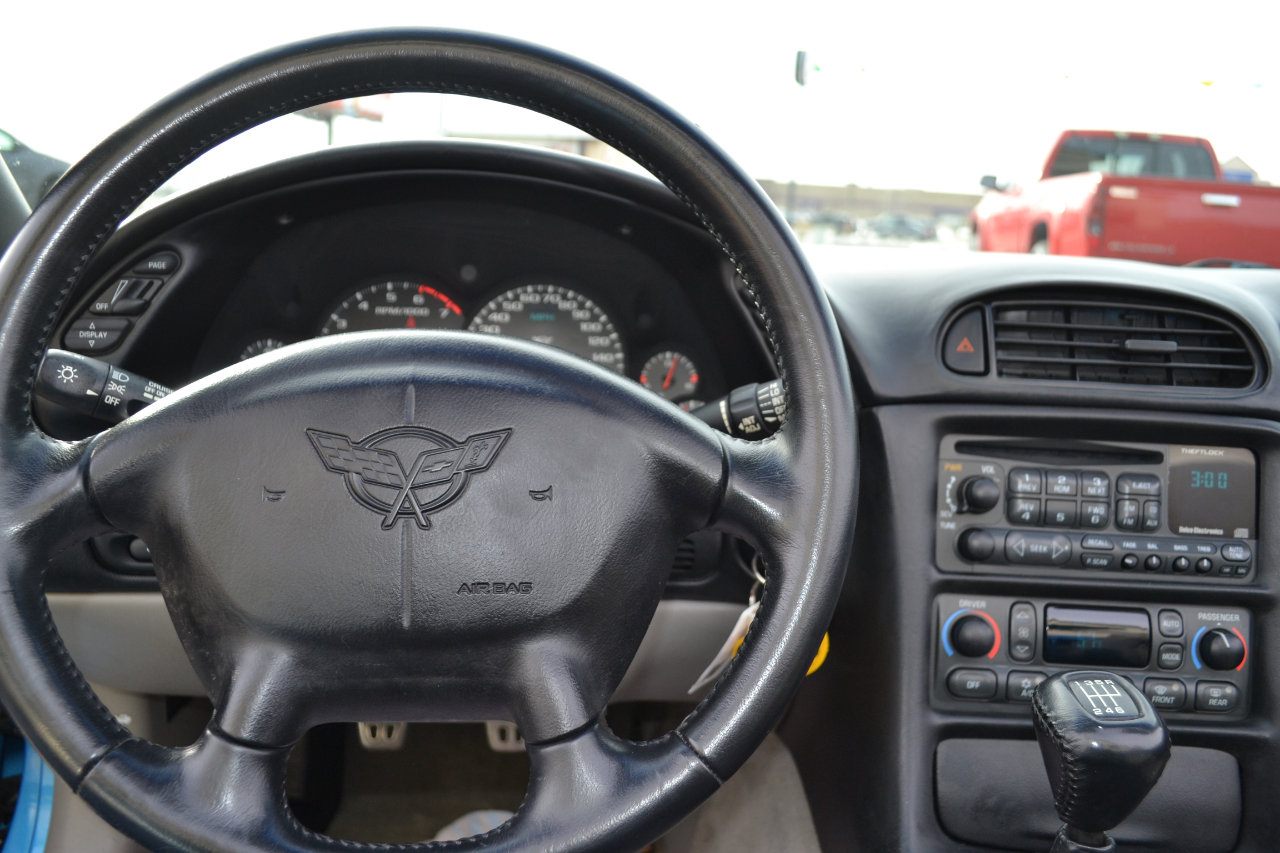 Used 2000 Chevrolet Corvette Convertible w/ Memory Pkg image 17