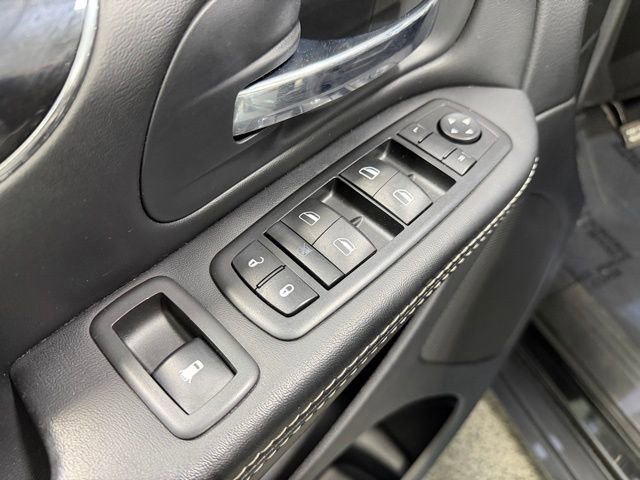 Used 2015 Chrysler Town & Country S w/ Driver Convenience Group FWD image 21