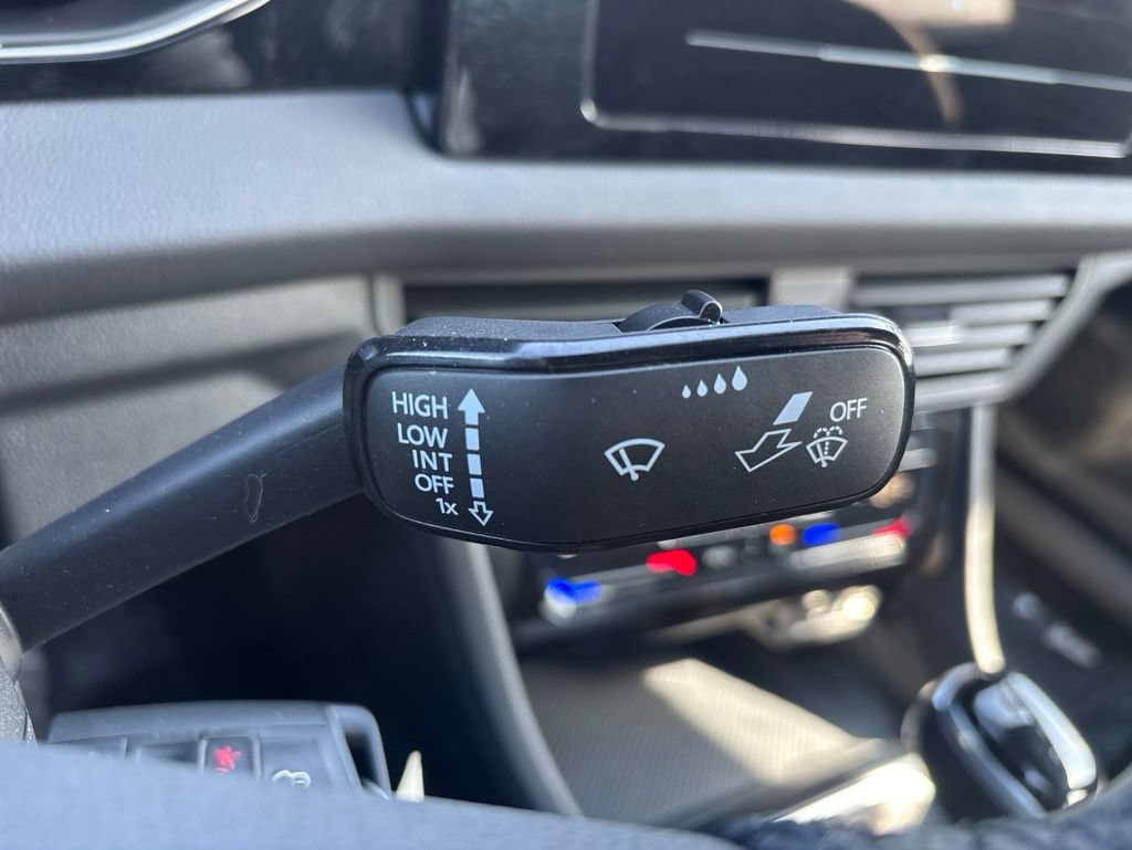 Used 2025 Volkswagen Jetta Sport FWD image 19