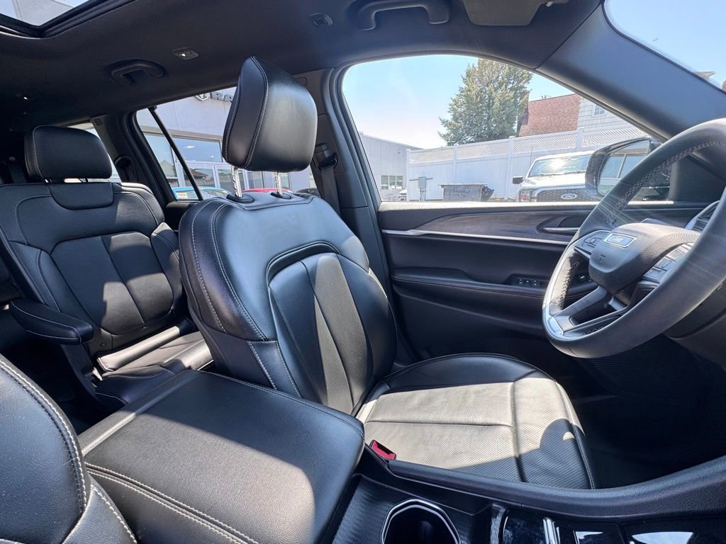 Used 2024 Jeep Grand Cherokee L Limited w/ Luxury Tech Group II AWD/4WD image 20