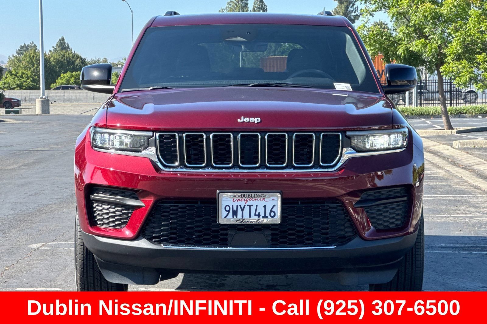 Used 2025 Jeep Grand Cherokee Laredo X w/ Luxury Tech Group I RWD image 9