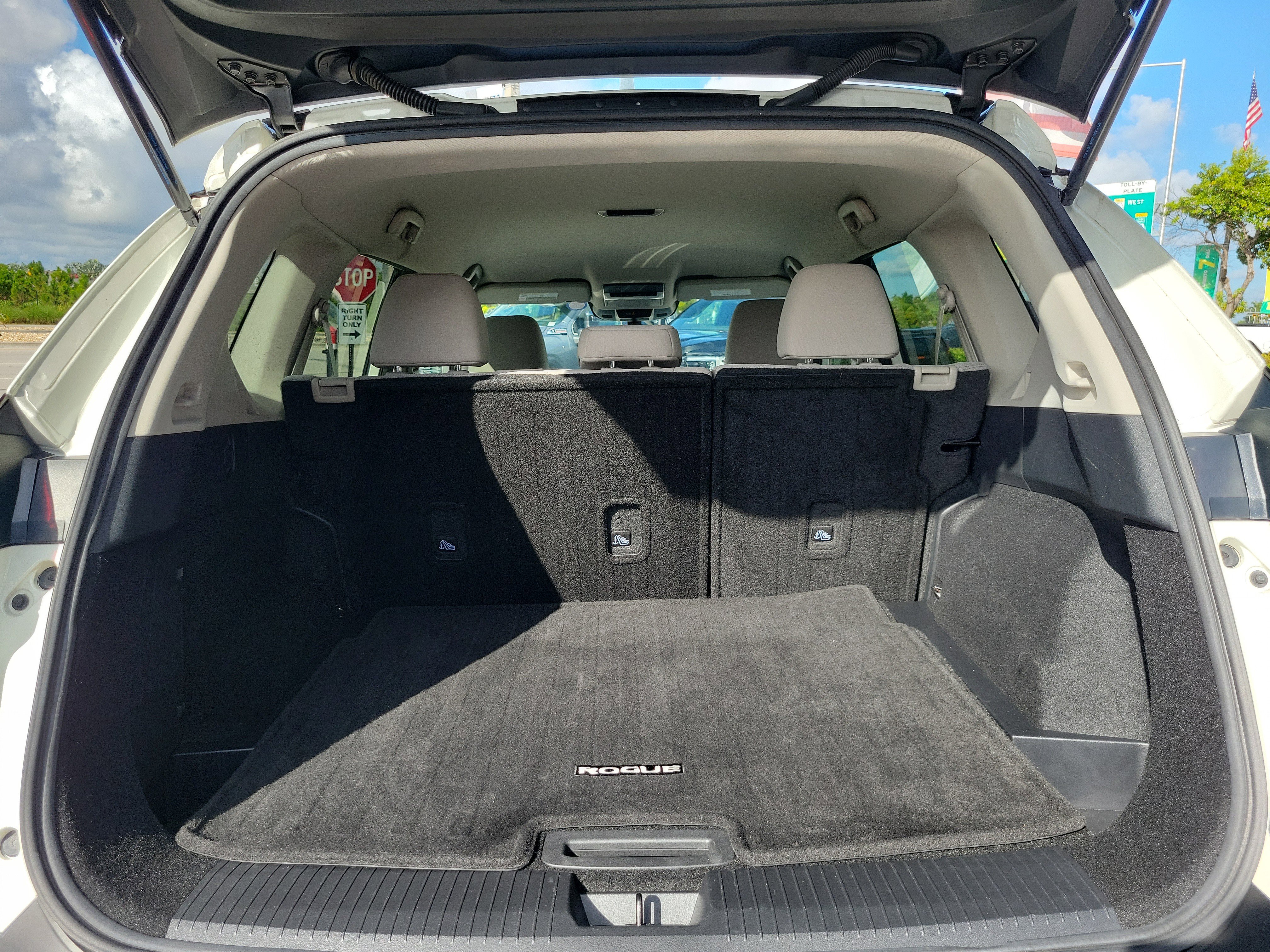 Used 2021 Nissan Rogue SV image 16