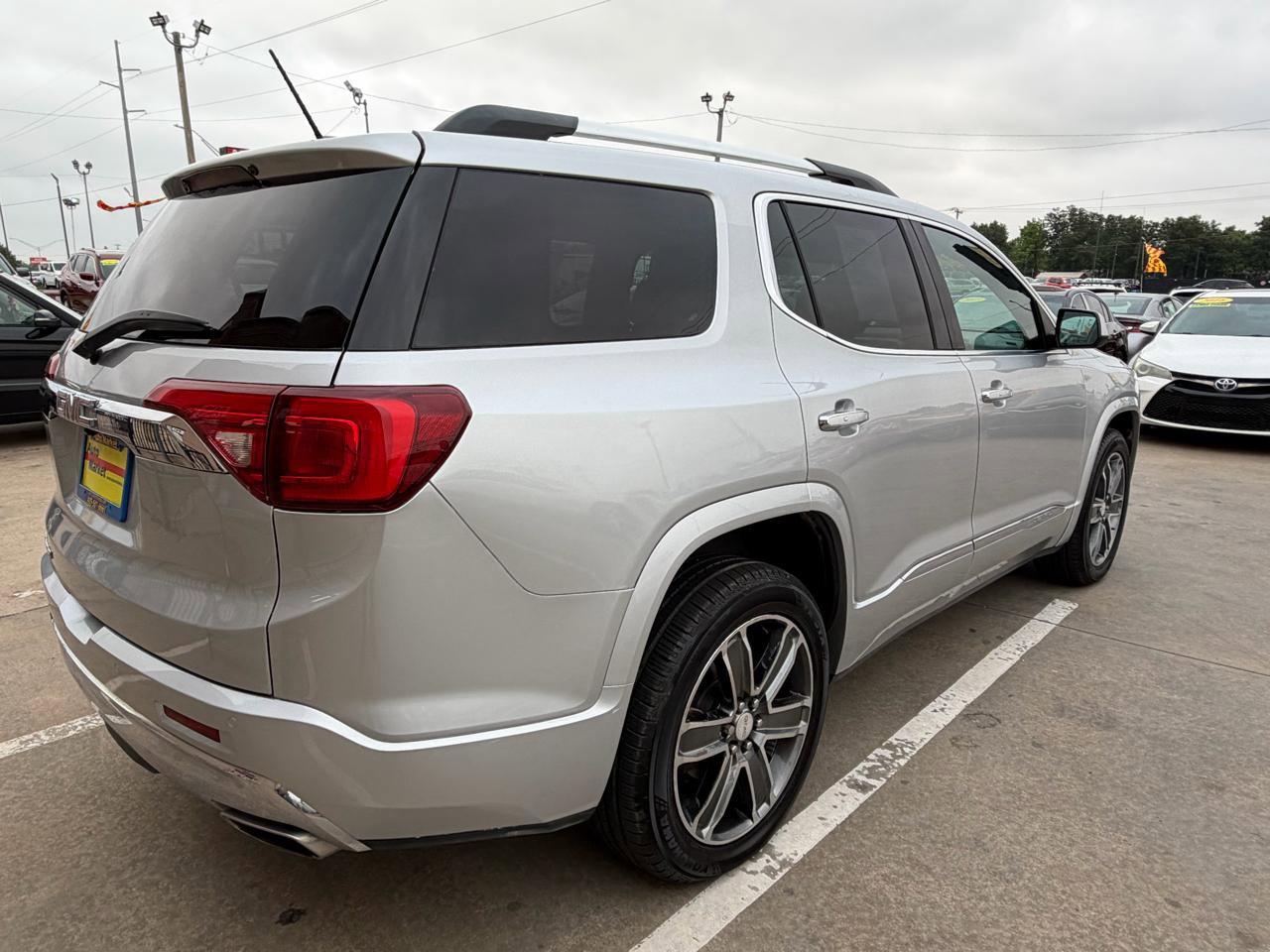 Used 2018 GMC Acadia Denali w/ Technology Package FWD image 5