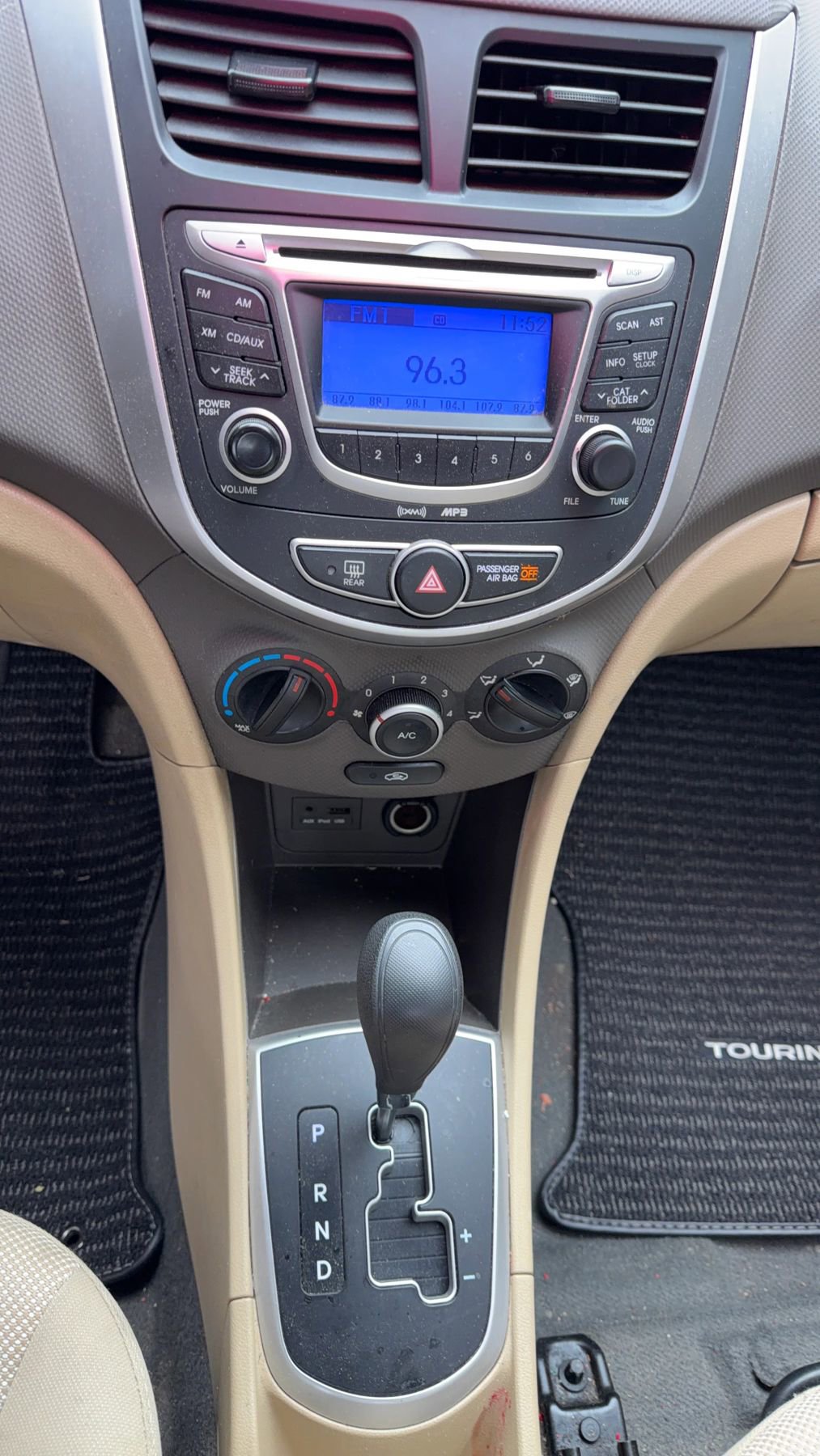 Used 2013 Hyundai Accent GLS FWD image 11