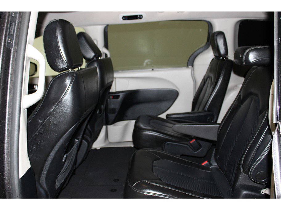 Used 2021 Chrysler Voyager Lxi image 12