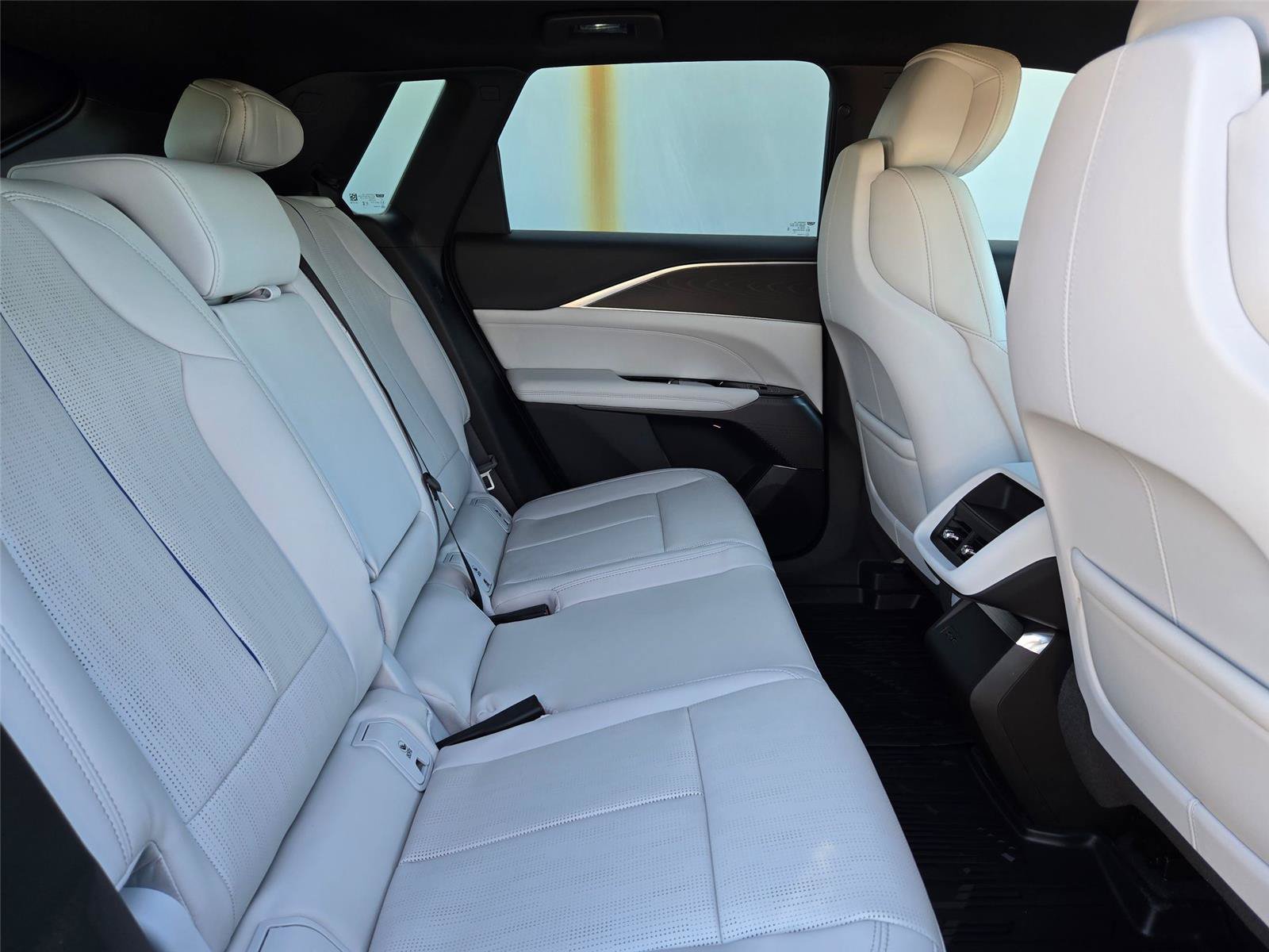 New 2026 Cadillac Lyriq Premium Luxury w/ LPO, Floor Liner Package AWD/4WD image 30