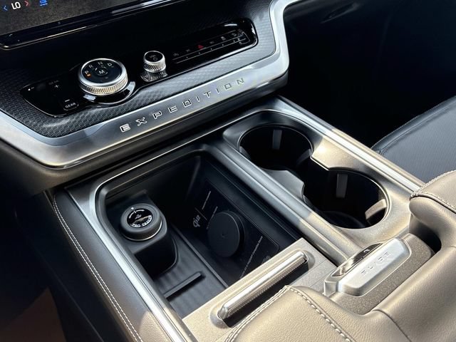 New 2027 Ford Expedition Platinum w/ Stealth Appearance Package AWD/4WD image 30