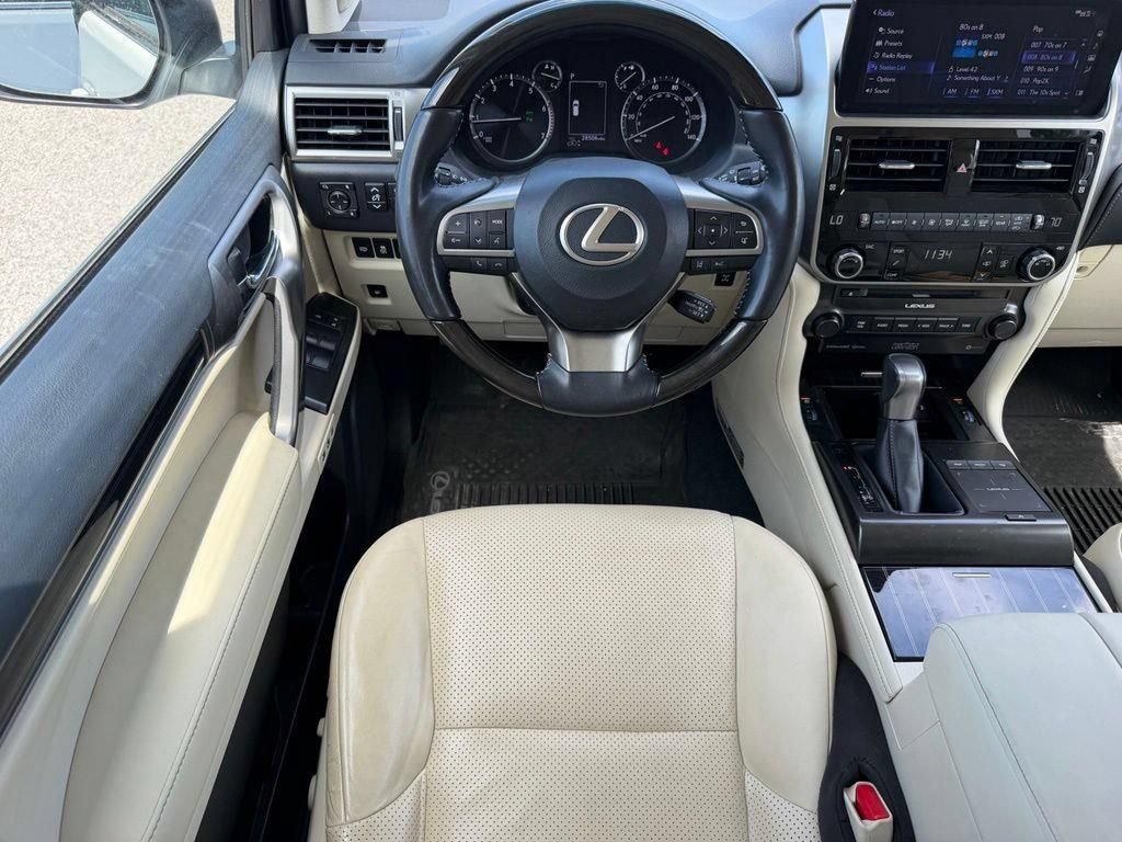 Used 2022 Lexus GX 460 Luxury w/ Sport Design Package AWD/4WD image 9