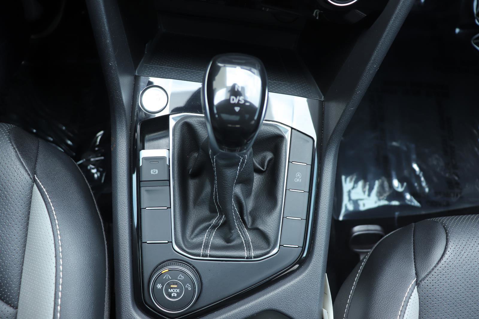 Used 2023 Volkswagen Taos SEL image 38