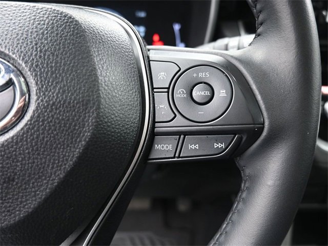 Used 2025 Toyota Corolla Cross XLE image 28