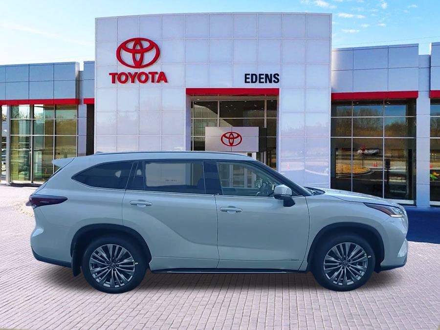 New 2026 Toyota Highlander Platinum image 2