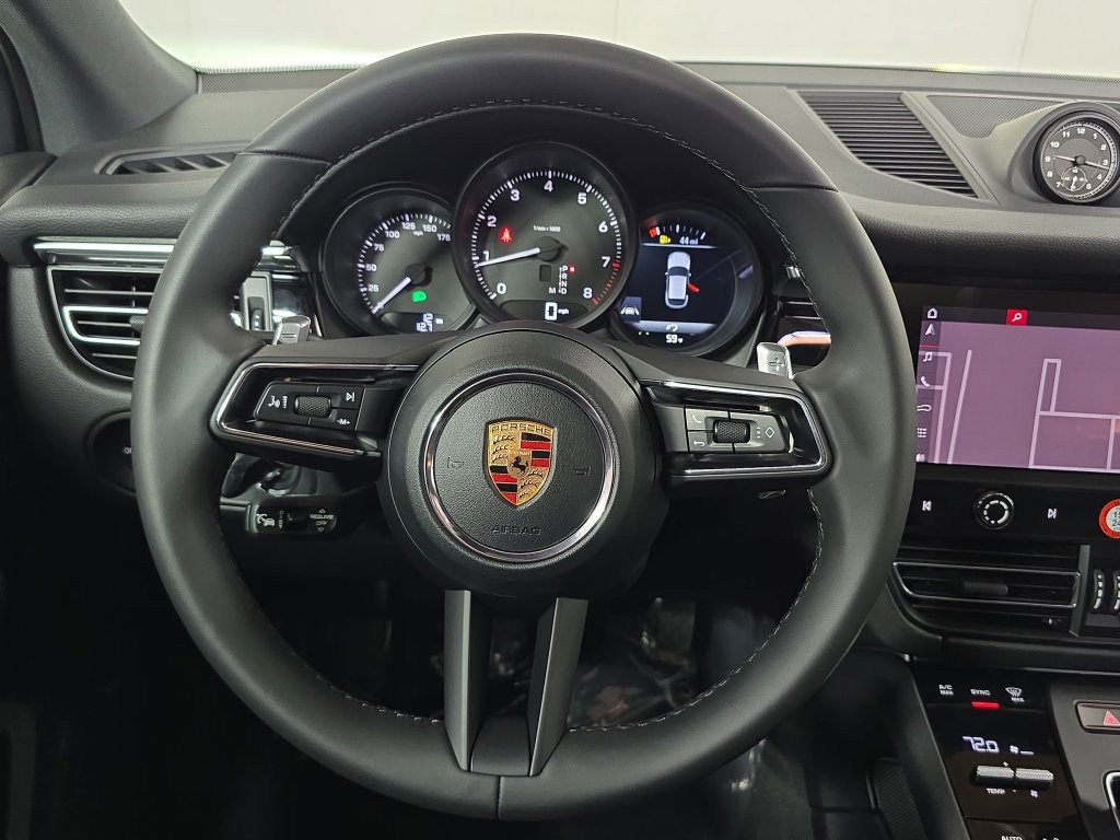 Certified 2026 Porsche Macan AWD/4WD image 14
