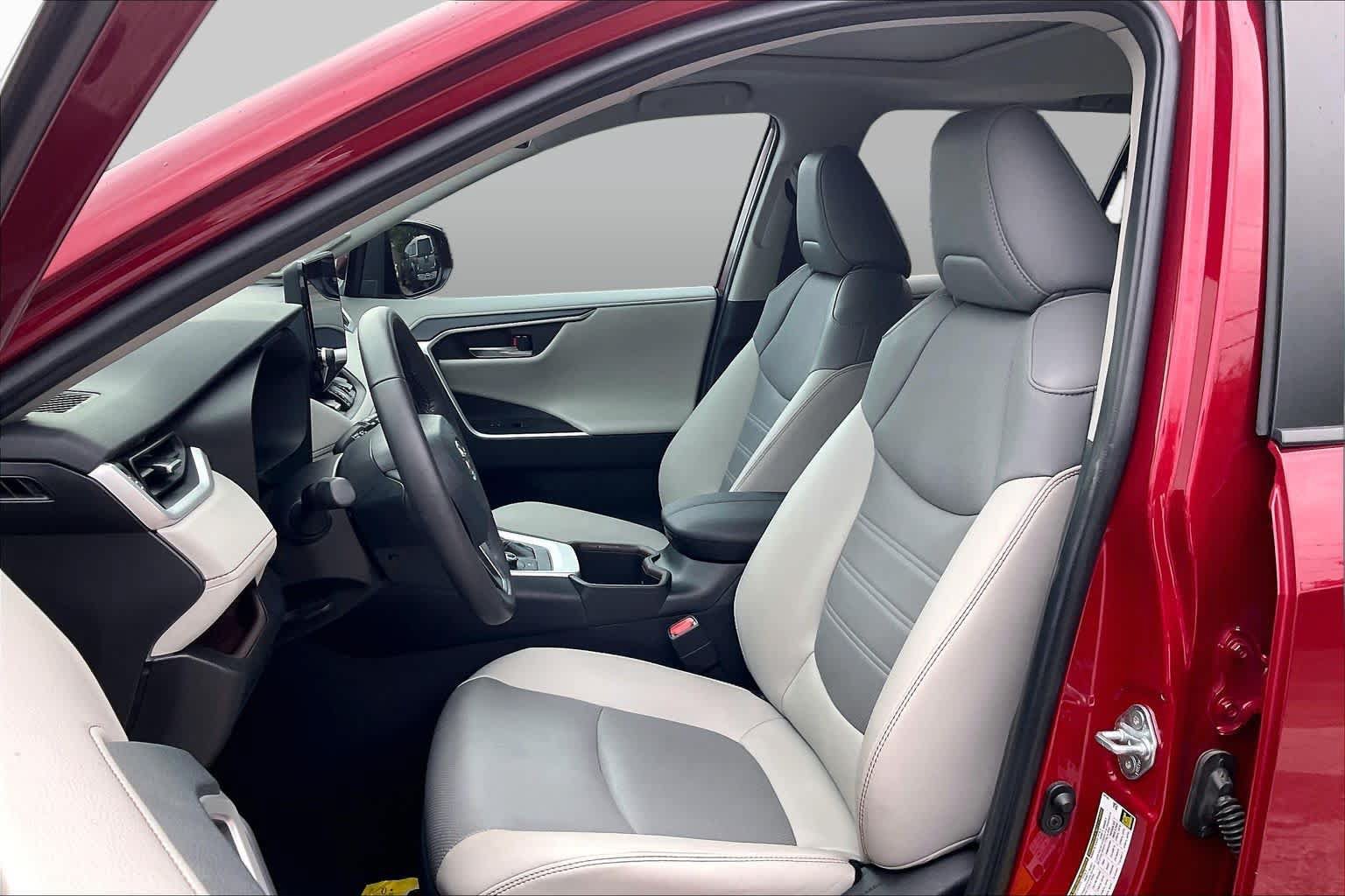 Used 2024 Toyota RAV4 Limited AWD/4WD image 7