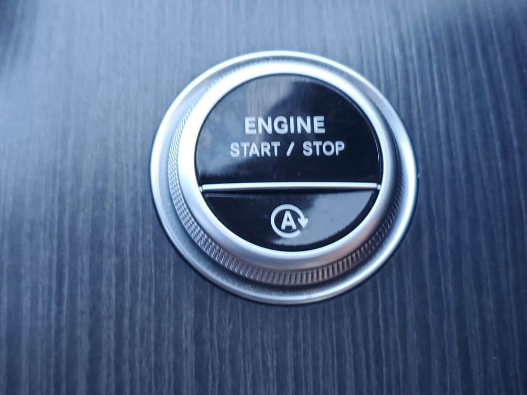 Used 2022 Mercedes-Benz C 300 Sedan w/ Pinnacle Trim Package image 39