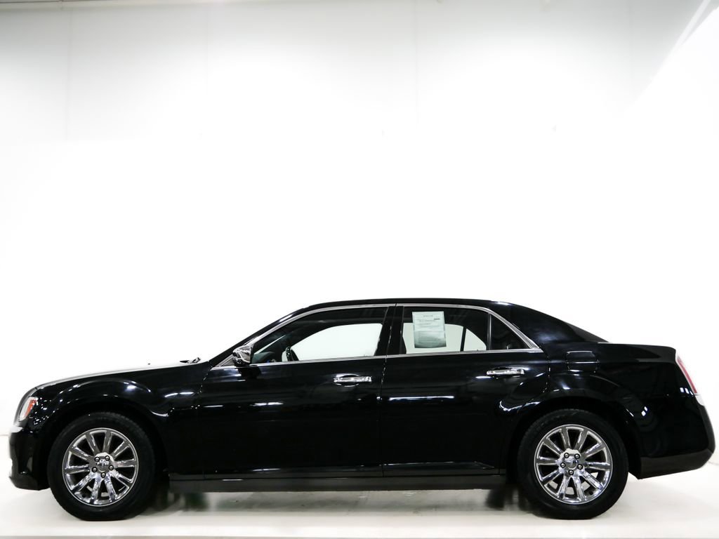 Used 2013 Chrysler 300 C image 6