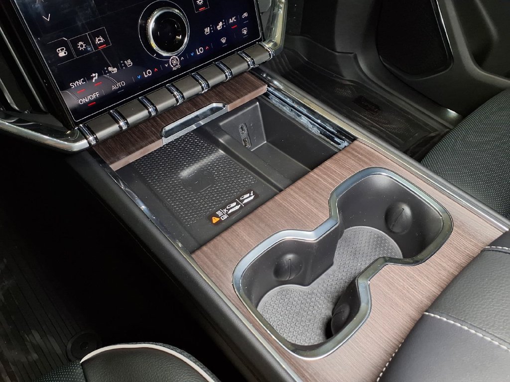 New 2027 GMC Acadia Denali w/ LPO, Floor Liner Package FWD image 19
