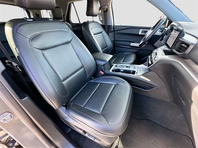 Used 2022 Ford Explorer XLT w/ Equipment Group 202A image 27