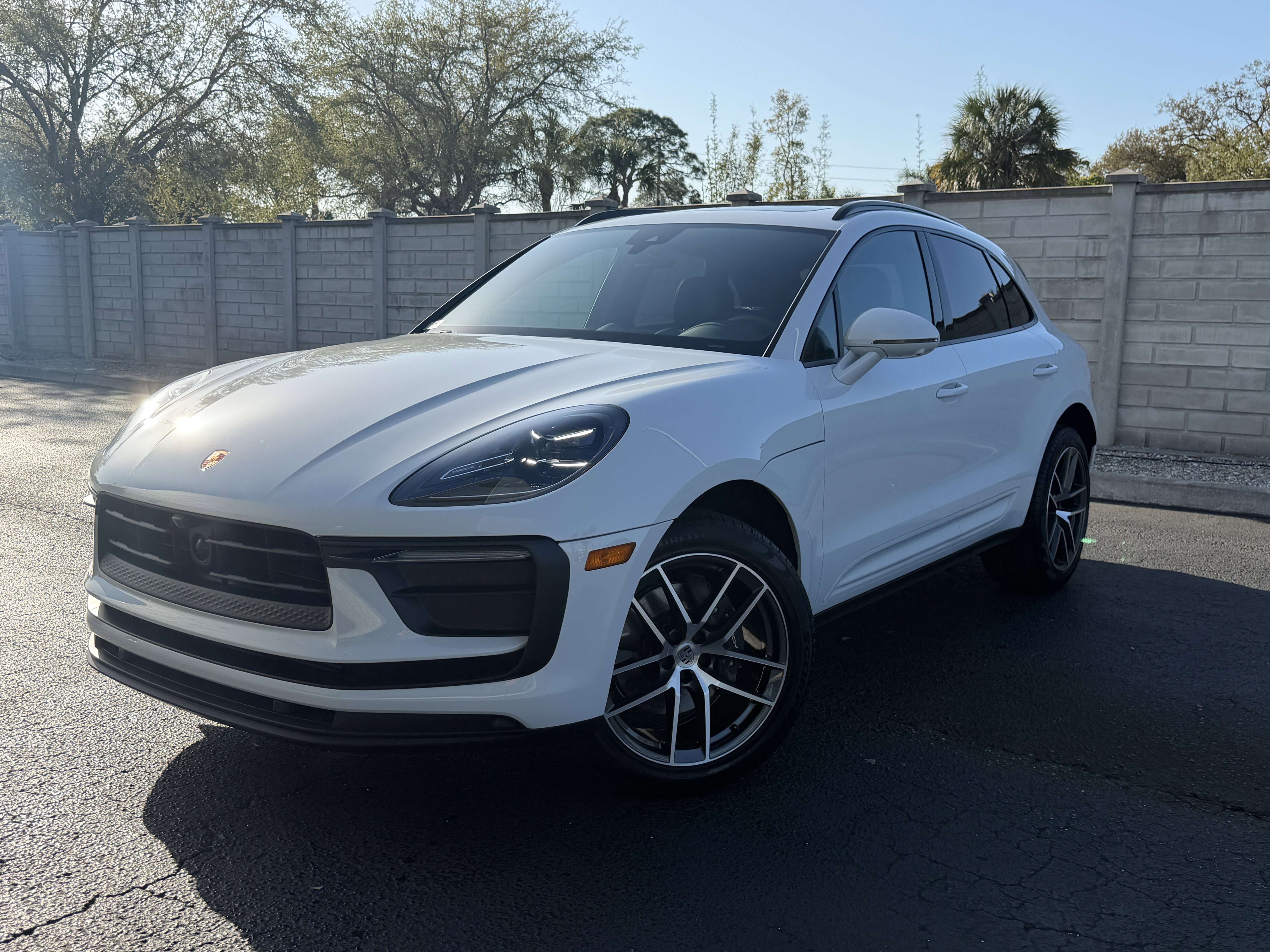 Used 2025 Porsche Macan image 1