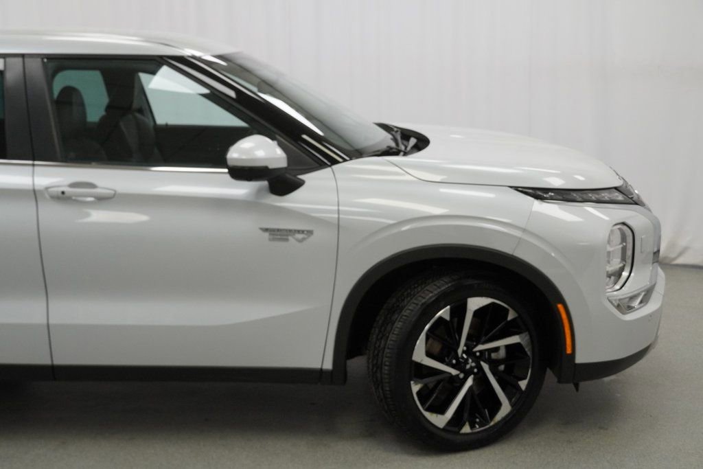 Used 2023 Mitsubishi Outlander SE image 12