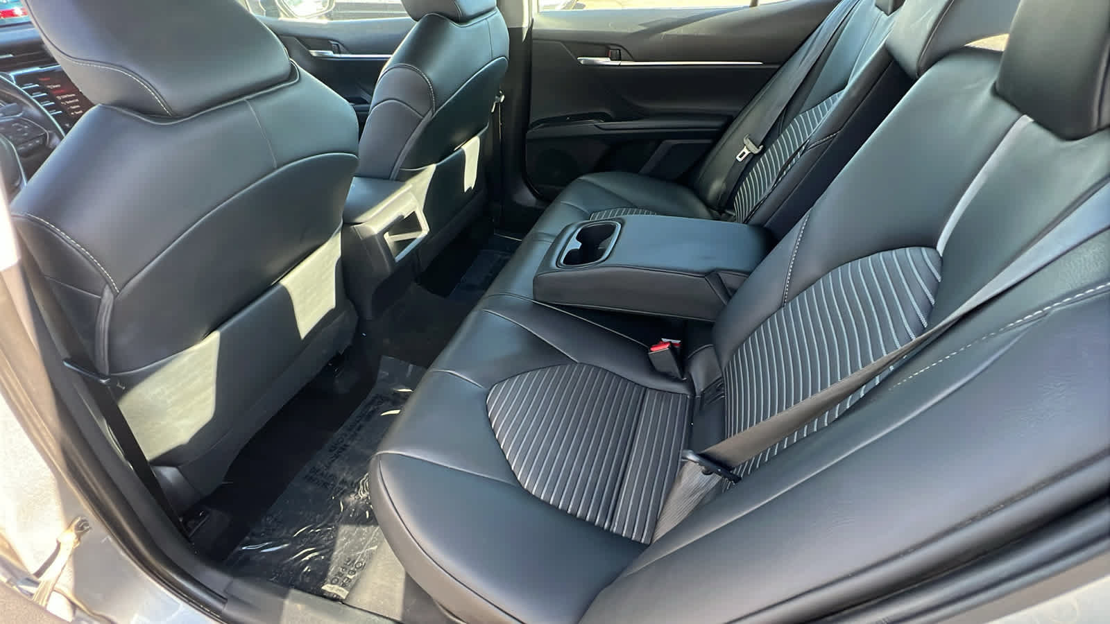 Used 2020 Toyota Camry SE w/ Sunroof Package FWD image 24