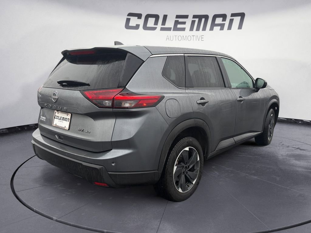 Used 2024 Nissan Rogue SV image 5