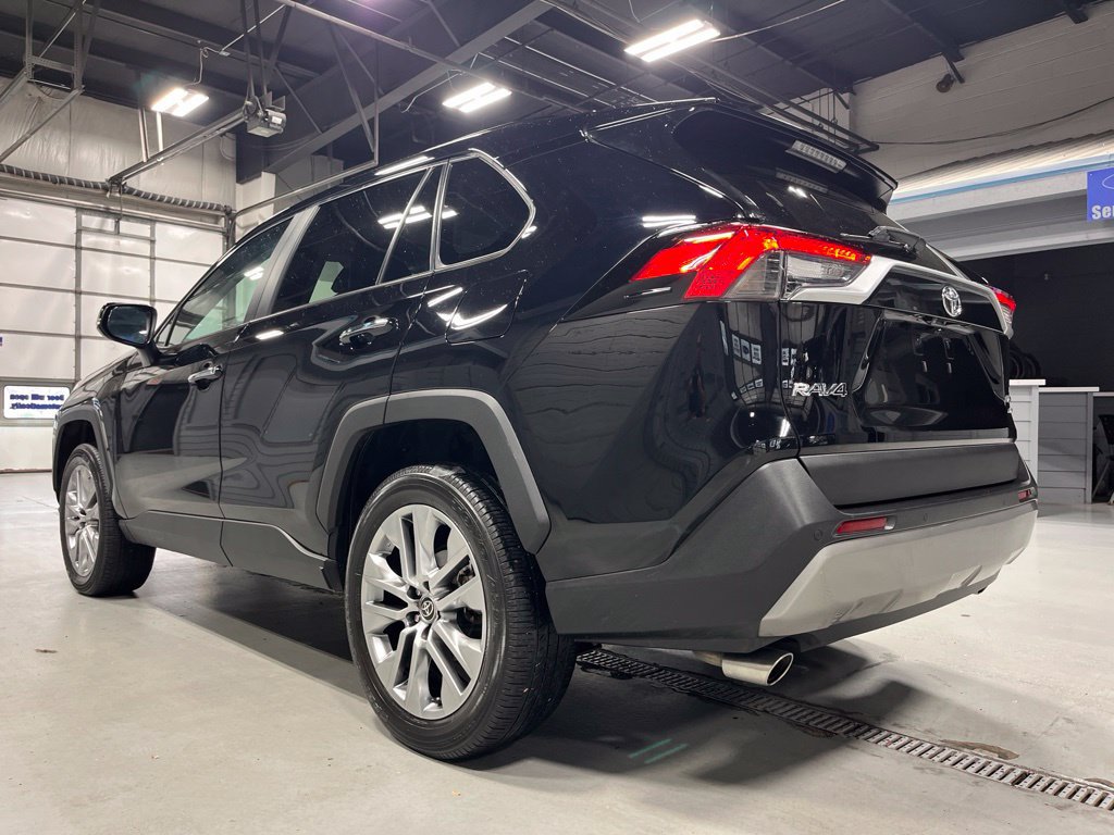 Used 2022 Toyota RAV4 Limited w/ Limited Grade Weather Package AWD/4WD image 5