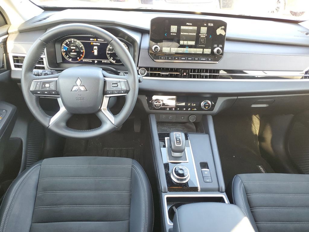 Used 2024 Mitsubishi Outlander SE Black Edition image 8
