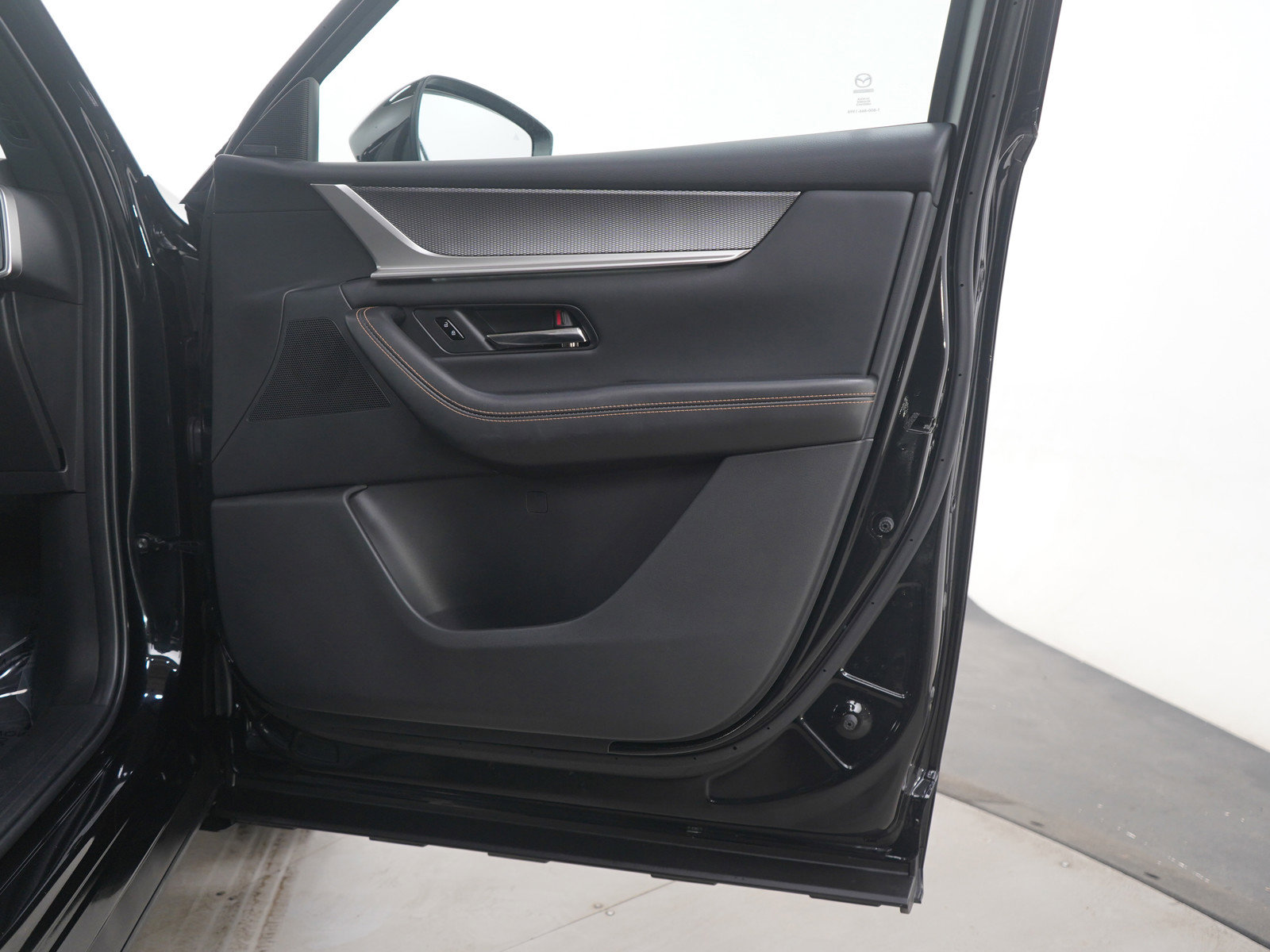 Certified 2025 MAZDA CX-70 3.3 Turbo S w/ Premium Package image 9