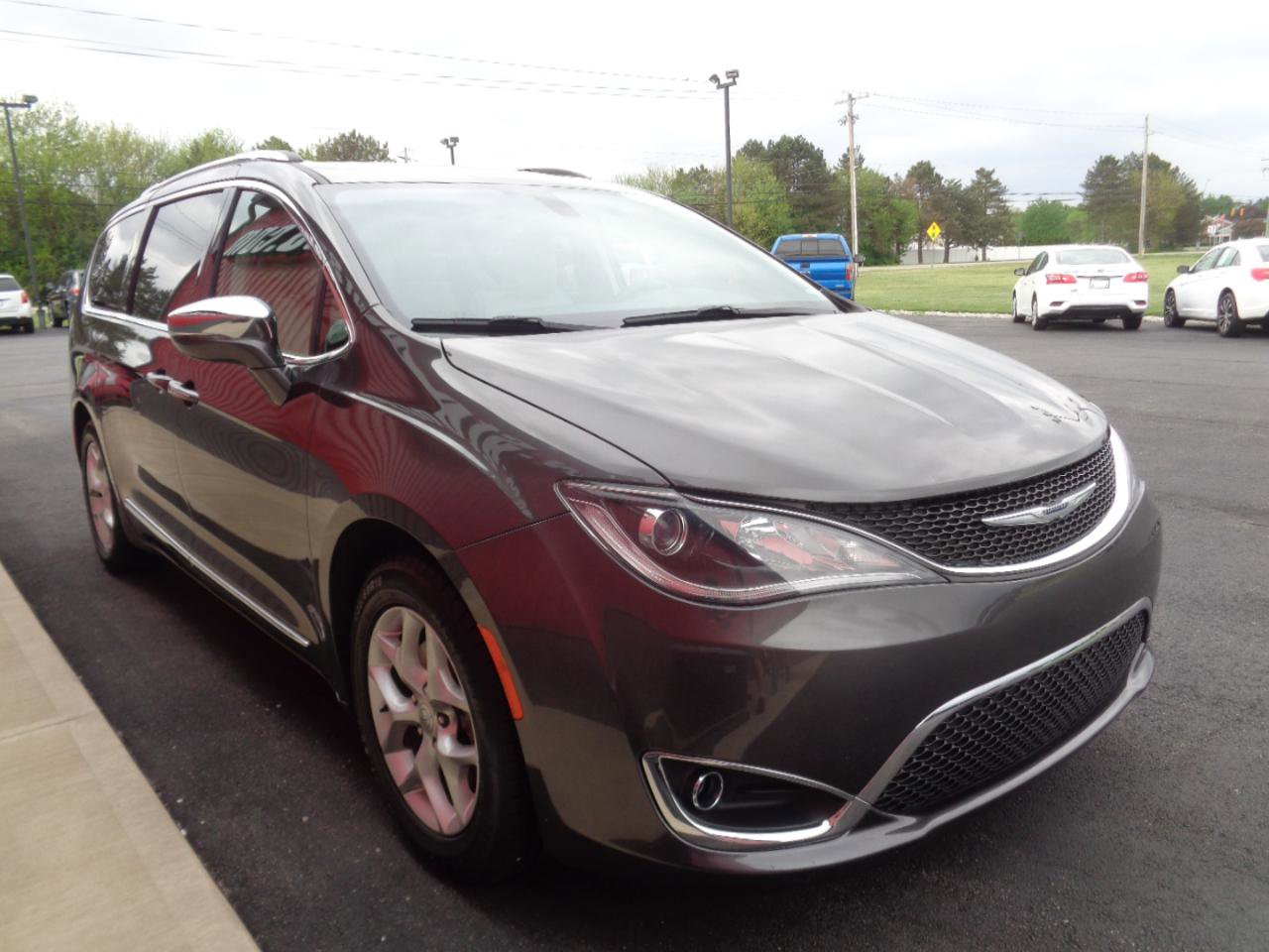 Used 2019 Chrysler Pacifica Limited FWD image 4