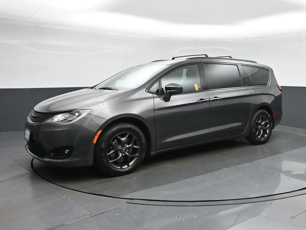 Used 2019 Chrysler Pacifica Touring-L w/ S Appearance Package FWD image 3