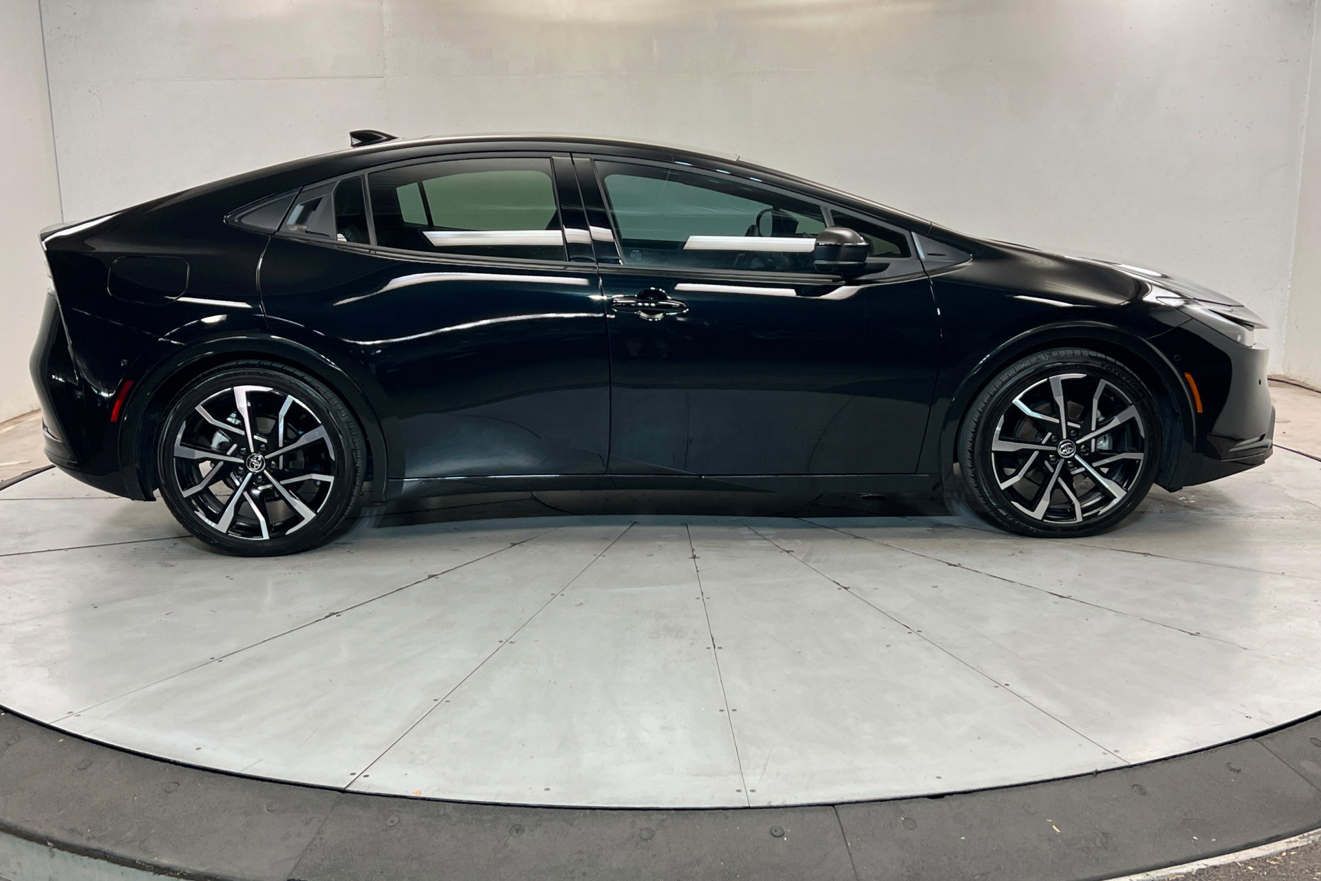 Used 2026 Toyota Prius Plug-In Hybrid w/ Limited Premium Package FWD image 7