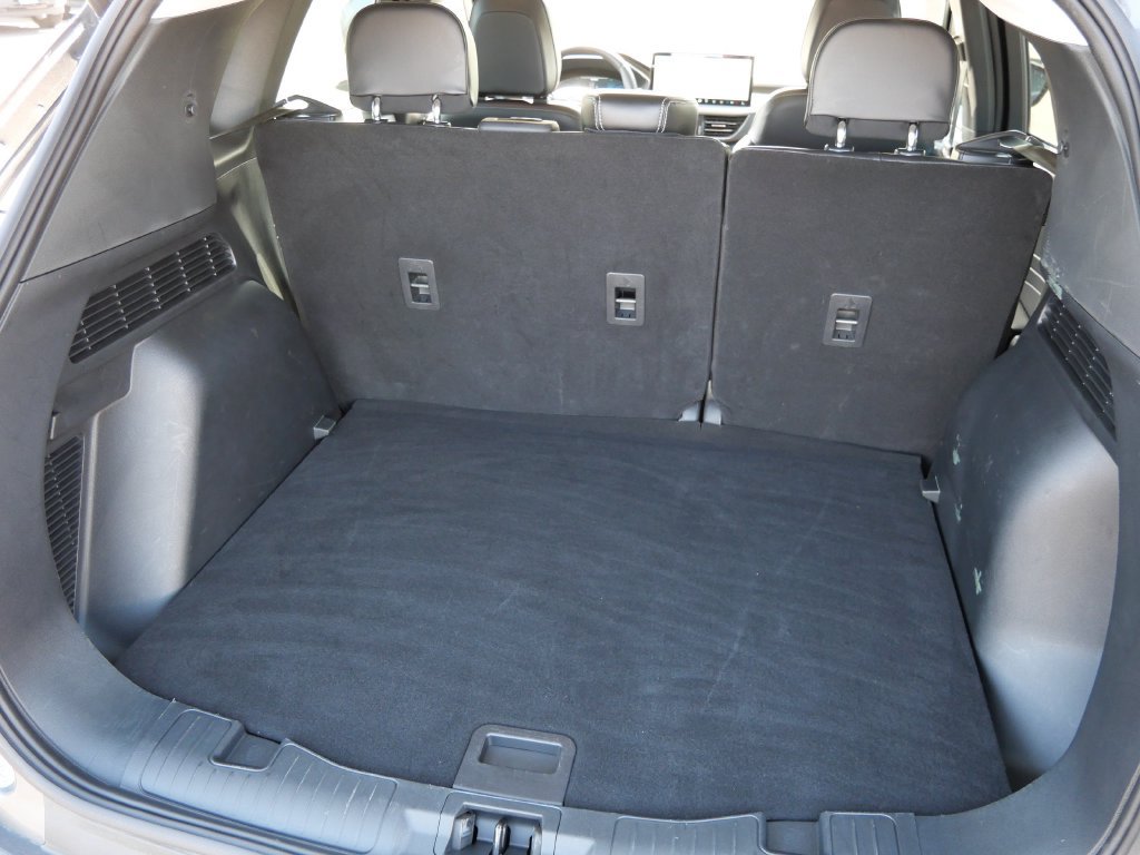 Certified 2025 Ford Escape Platinum AWD/4WD image 9