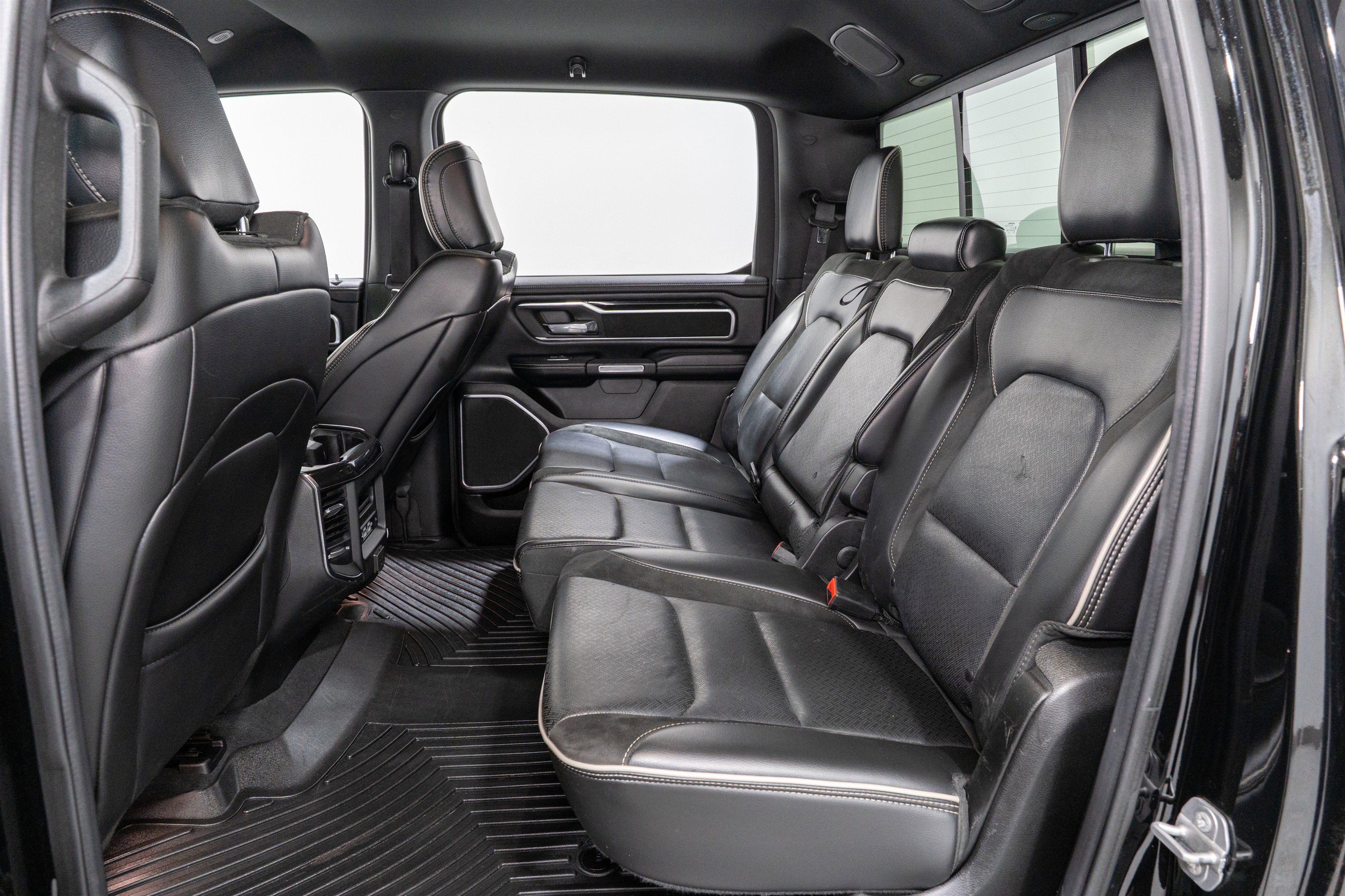 Used 2019 RAM 1500 Laramie AWD/4WD image 35