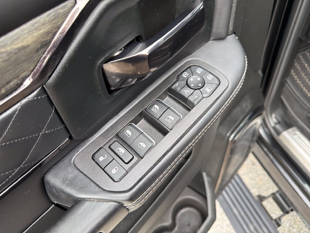 Used 2025 RAM 3500 Limited AWD/4WD image 12