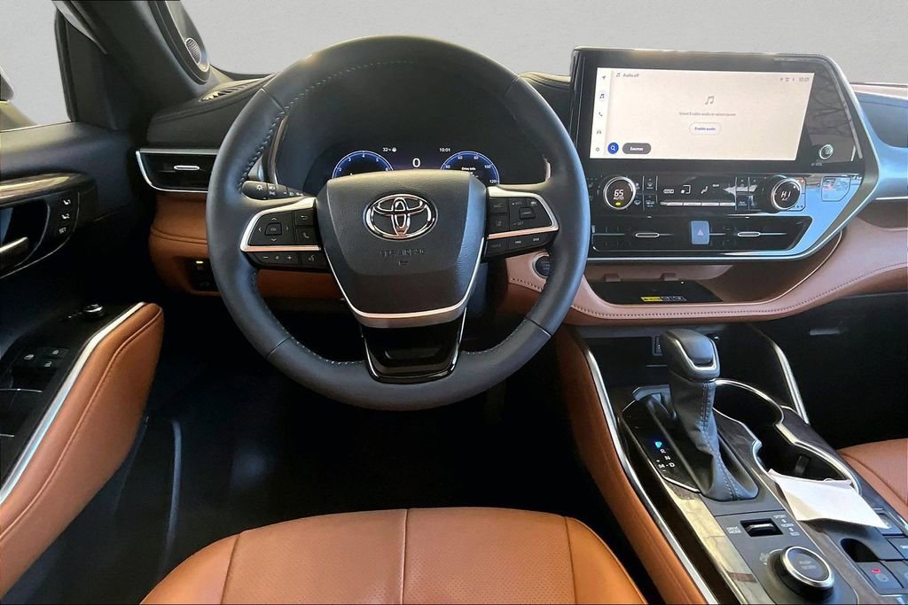 Used 2026 Toyota Highlander Platinum image 8