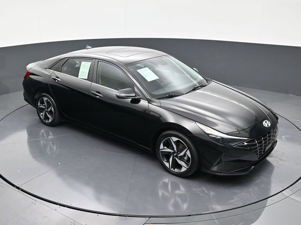 Used 2023 Hyundai Elantra Limited w/ Preferred Accessory Package FWD image 18