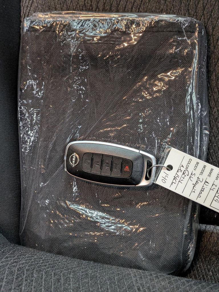 Used 2024 Nissan Rogue SV image 14