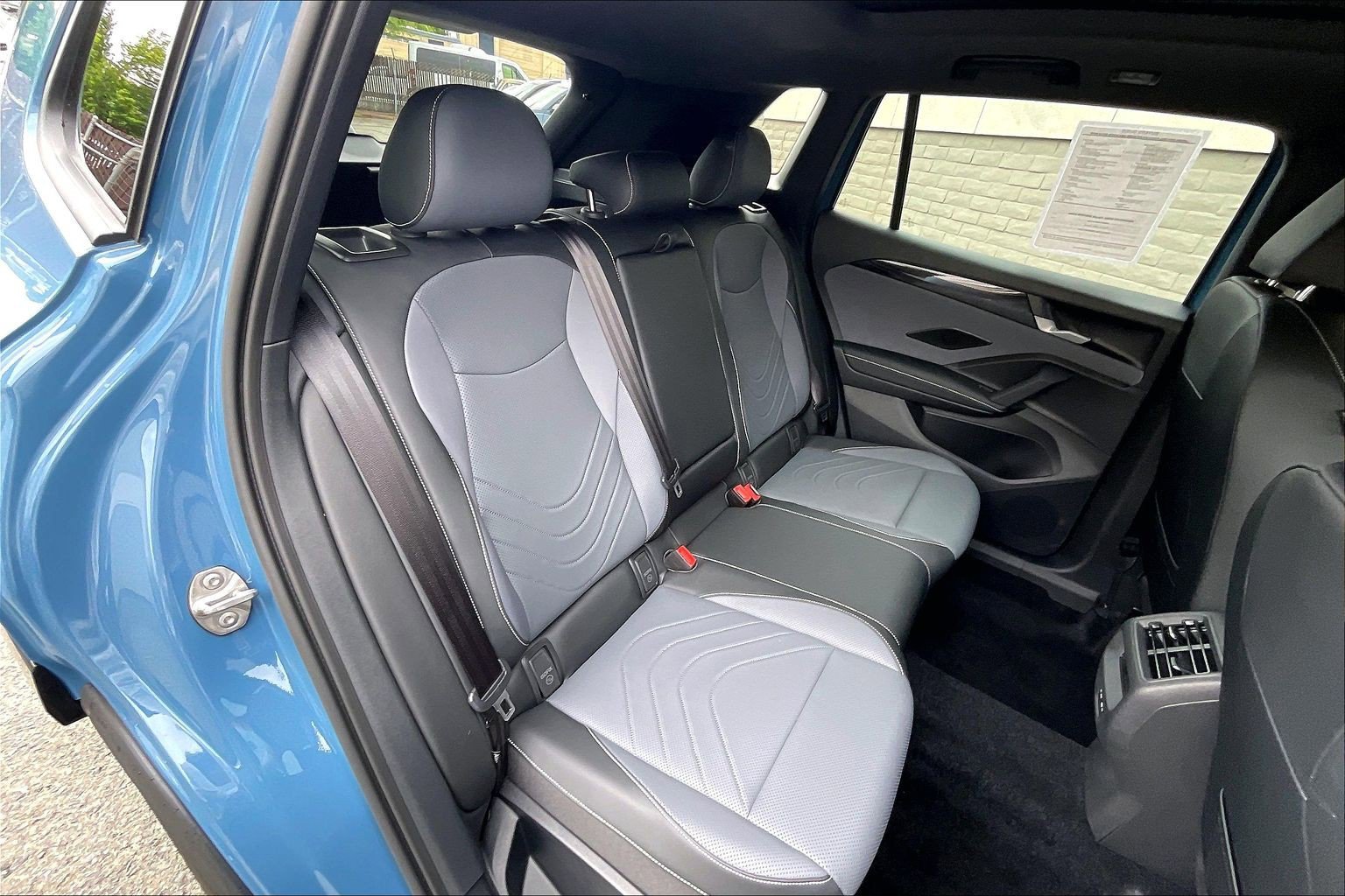 Certified 2025 Volkswagen Tiguan SE R-Line AWD/4WD image 26