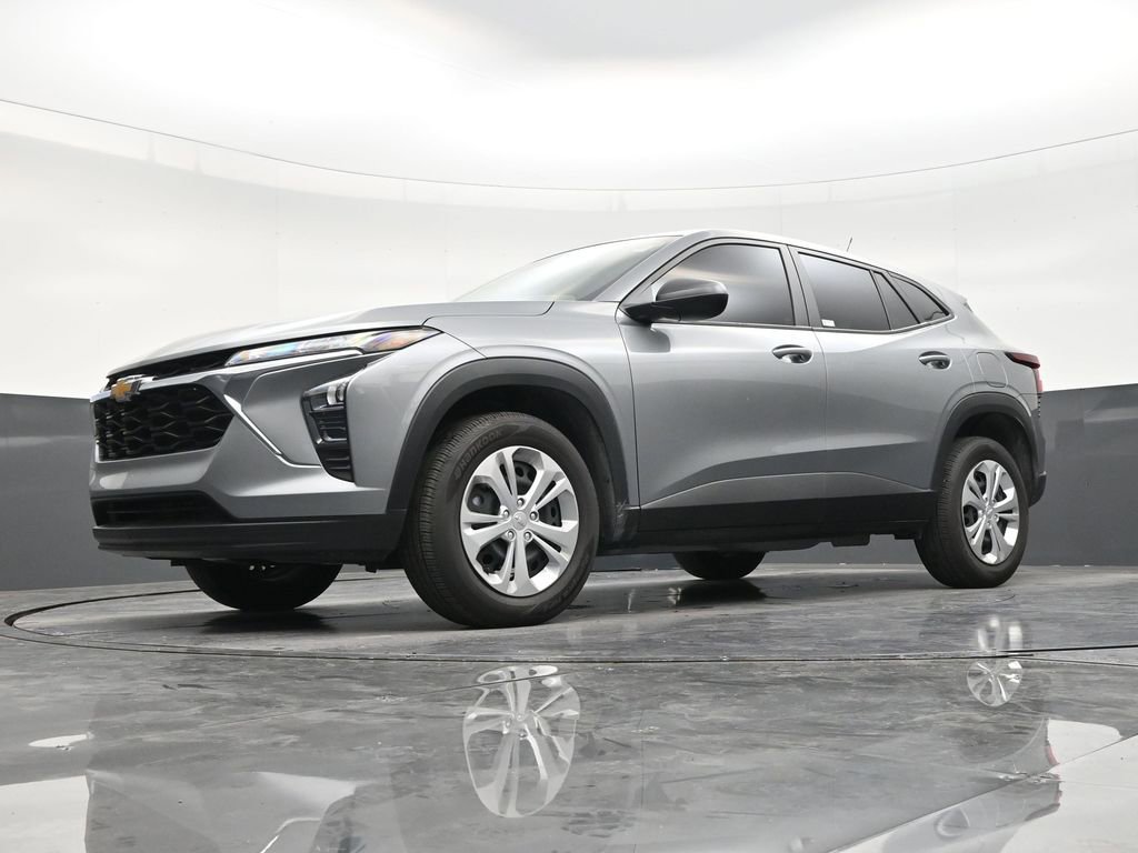 Used 2025 Chevrolet Trax LS FWD image 20