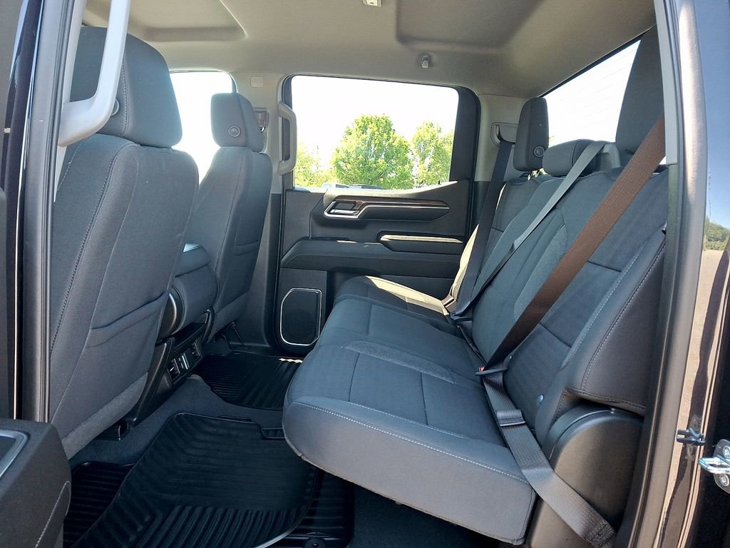 Used 2023 Chevrolet Silverado 1500 LT AWD/4WD image 10