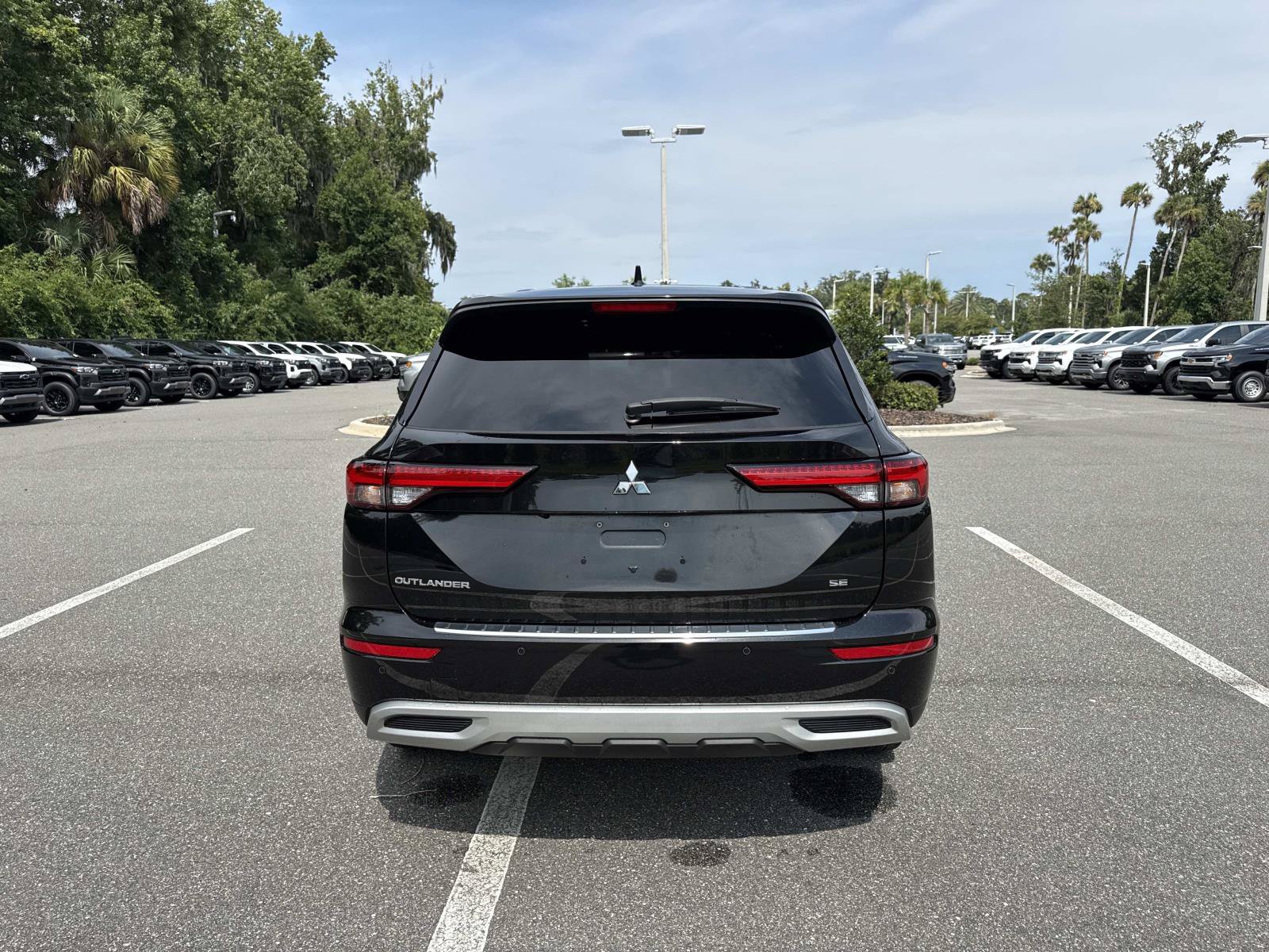 Used 2024 Mitsubishi Outlander SE Black Edition FWD image 4