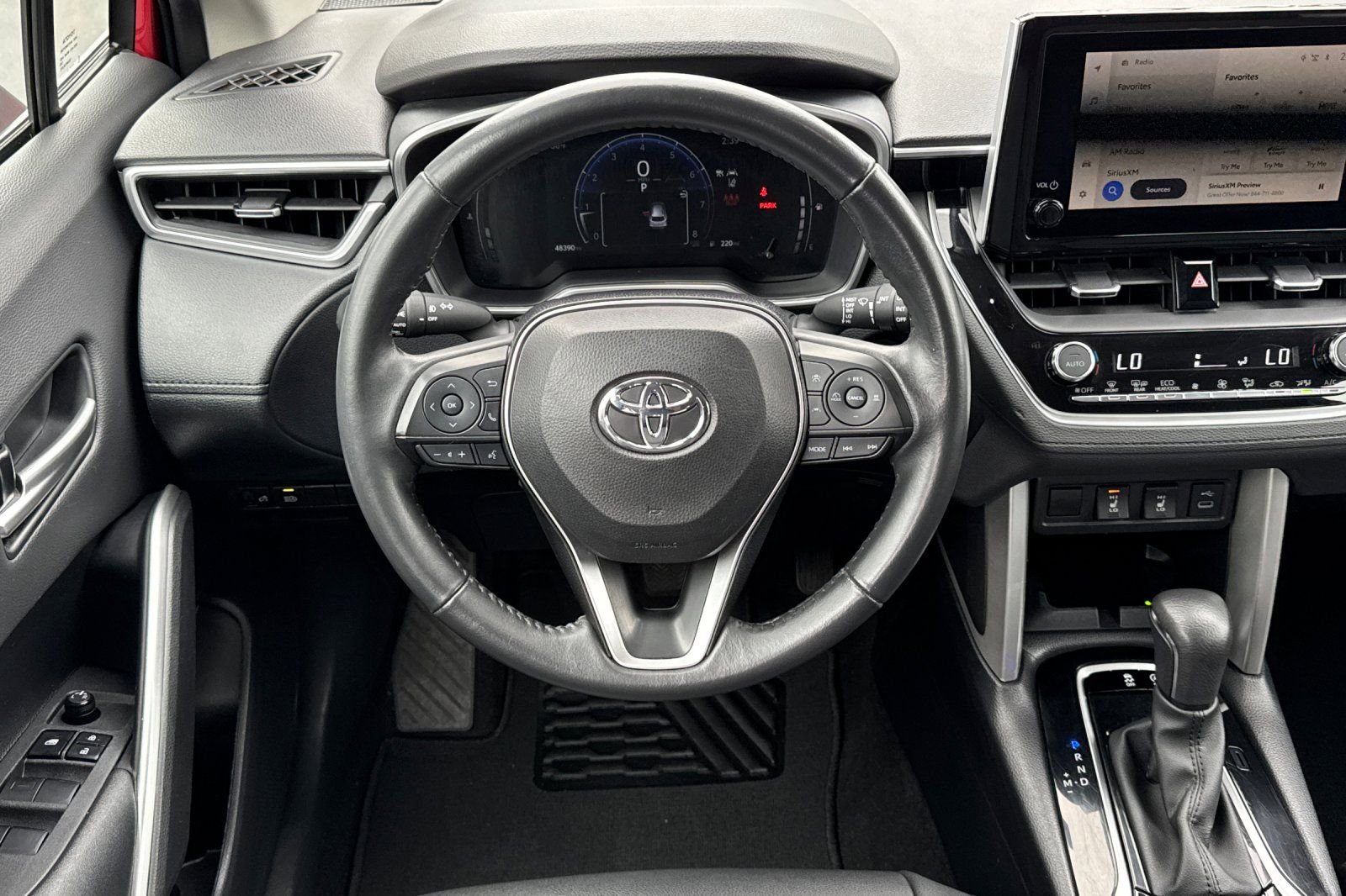 Used 2024 Toyota Corolla Cross XLE image 15