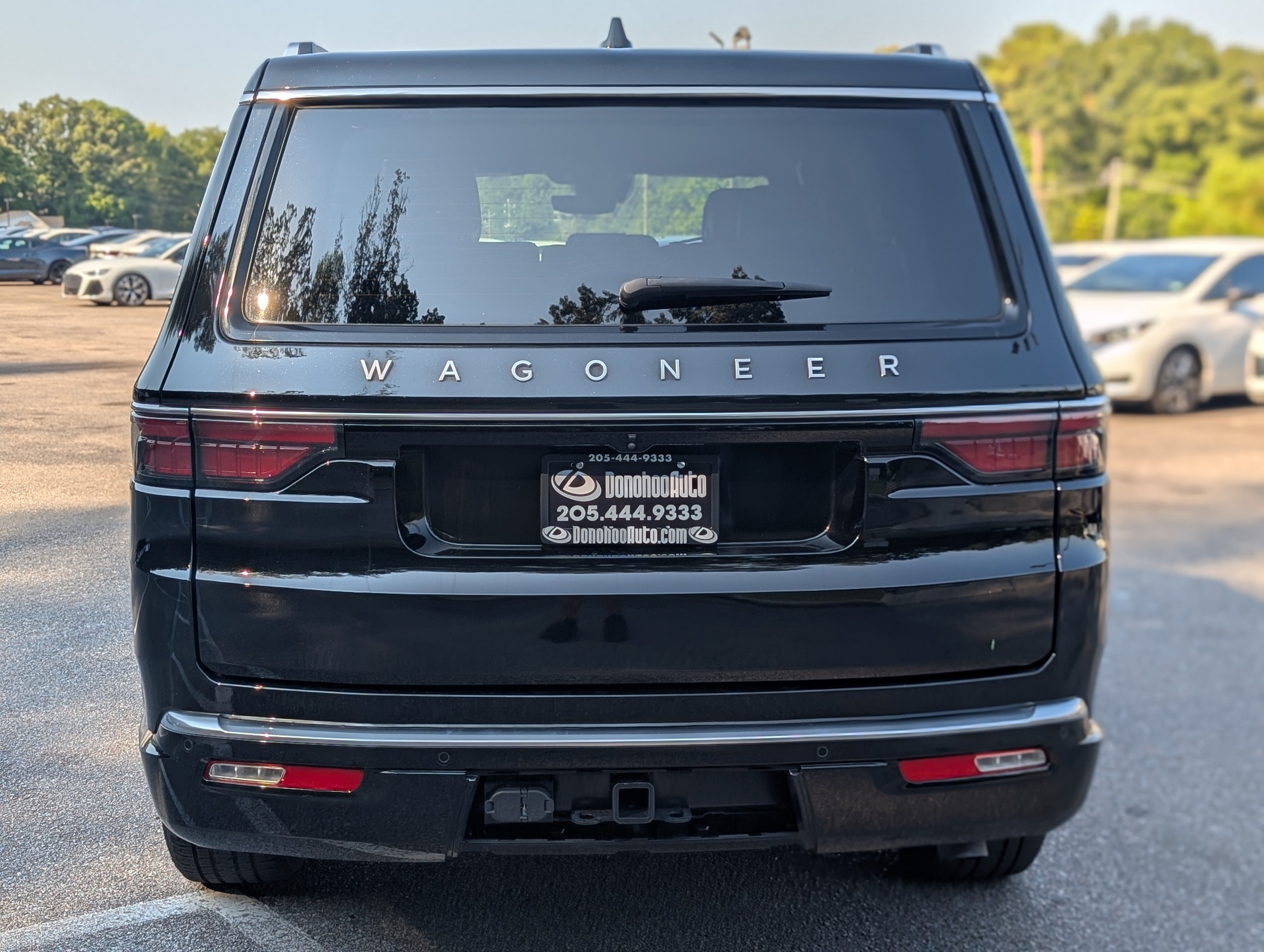 Used 2024 Jeep Wagoneer 4WD w/ Premium Group I image 8
