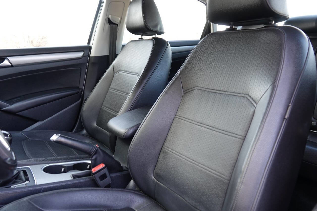 Used 2015 Volkswagen Passat TDI SE FWD image 52