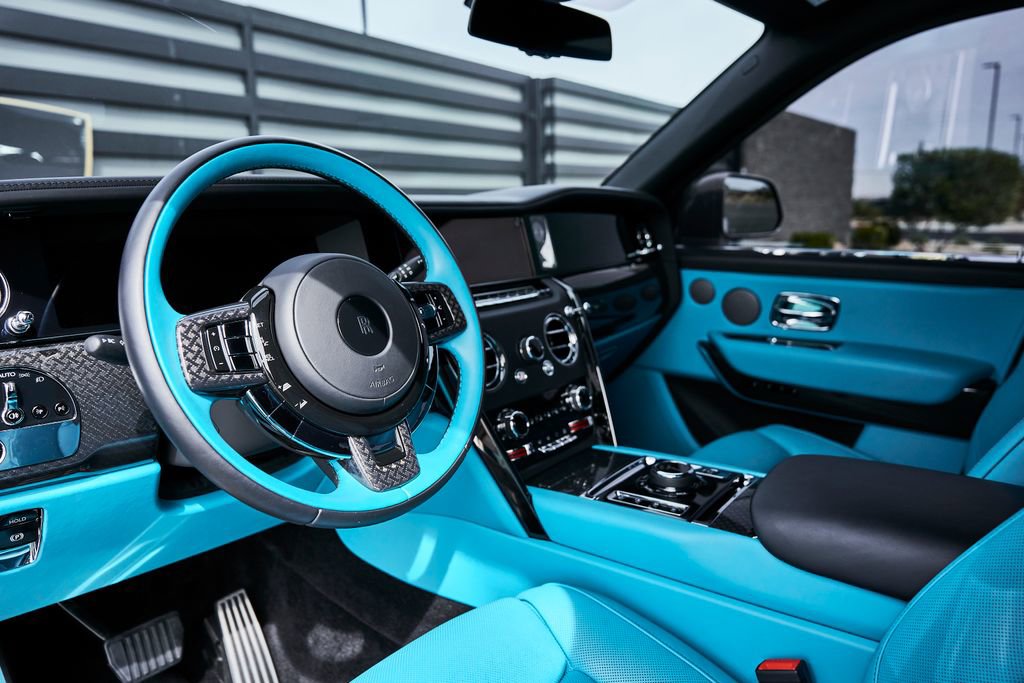 Used 2025 Rolls-Royce Cullinan Black Badge image 2