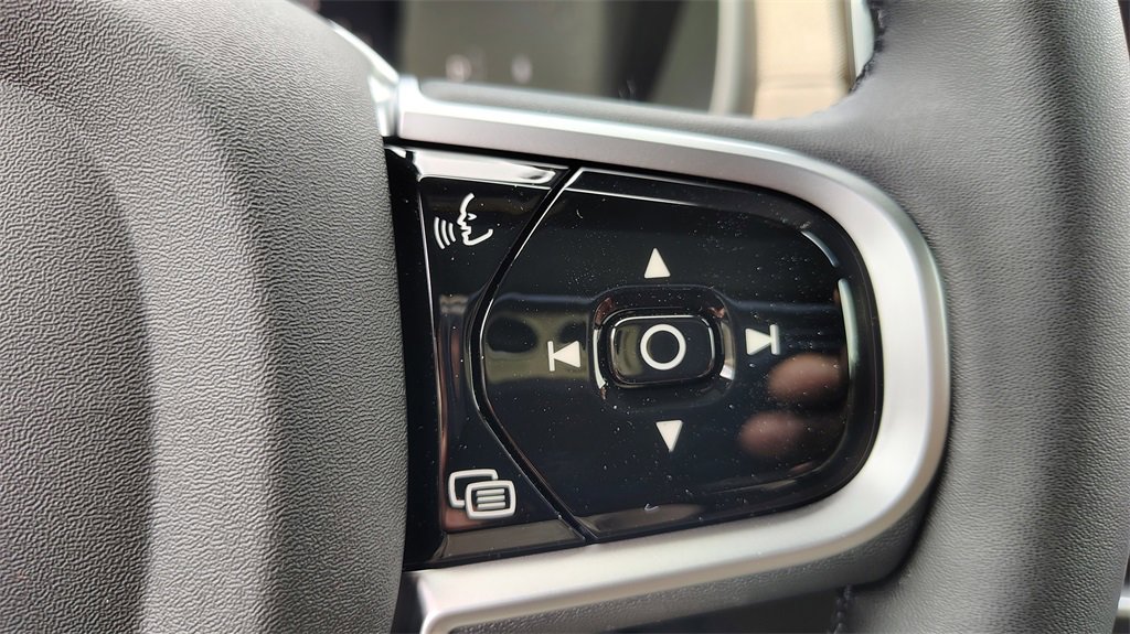 New 2026 Volvo XC90 B6 Plus w/ Protection Package Premier image 17