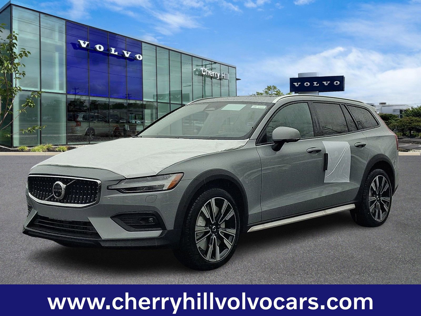 New 2026 Volvo V60 B5 Cross Country Ultra w/ Protection Package Premier image 2