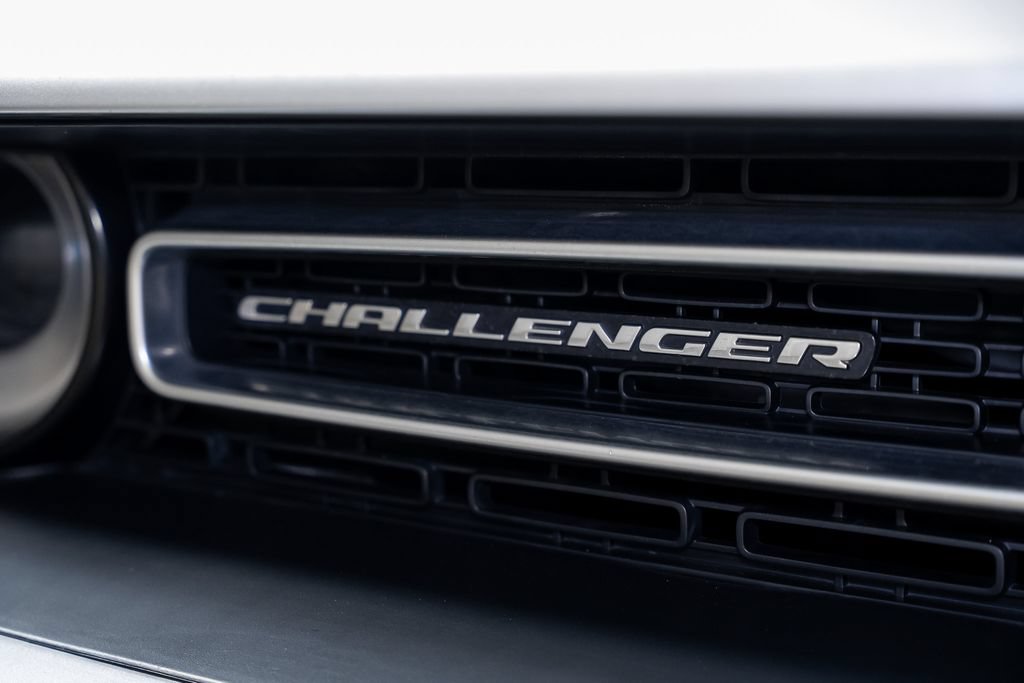 Used 2016 Dodge Challenger SXT RWD image 21