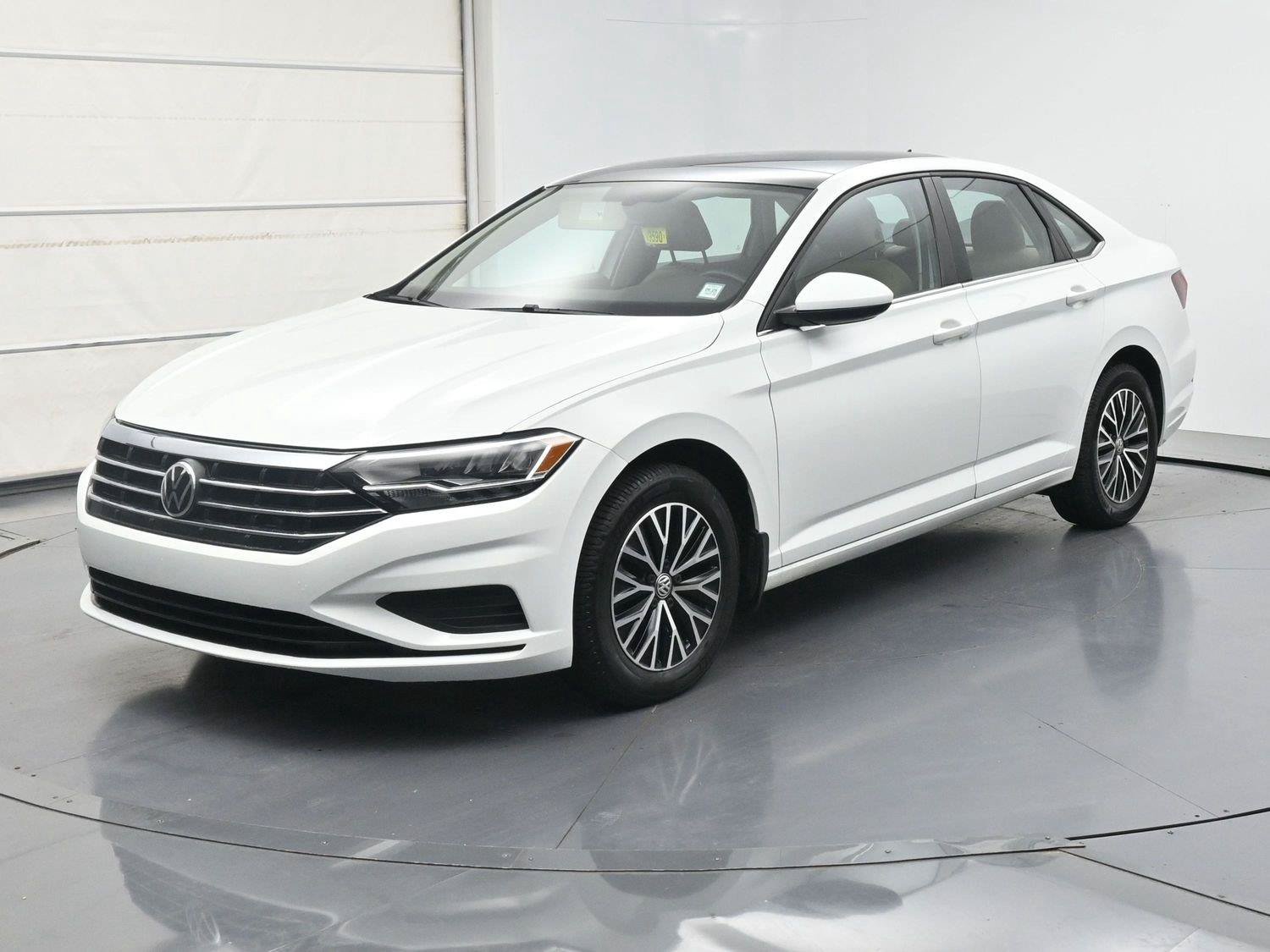 Used 2021 Volkswagen Jetta SE w/ SE Cold Weather Package FWD image 1