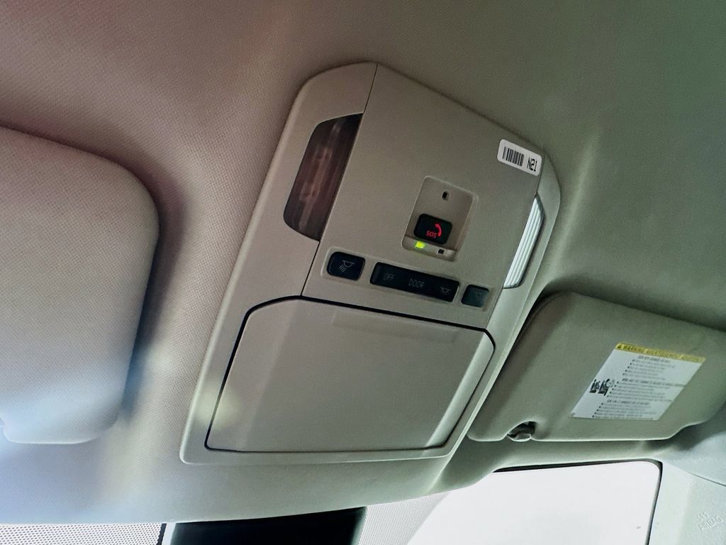 Used 2024 Toyota Highlander LE image 33